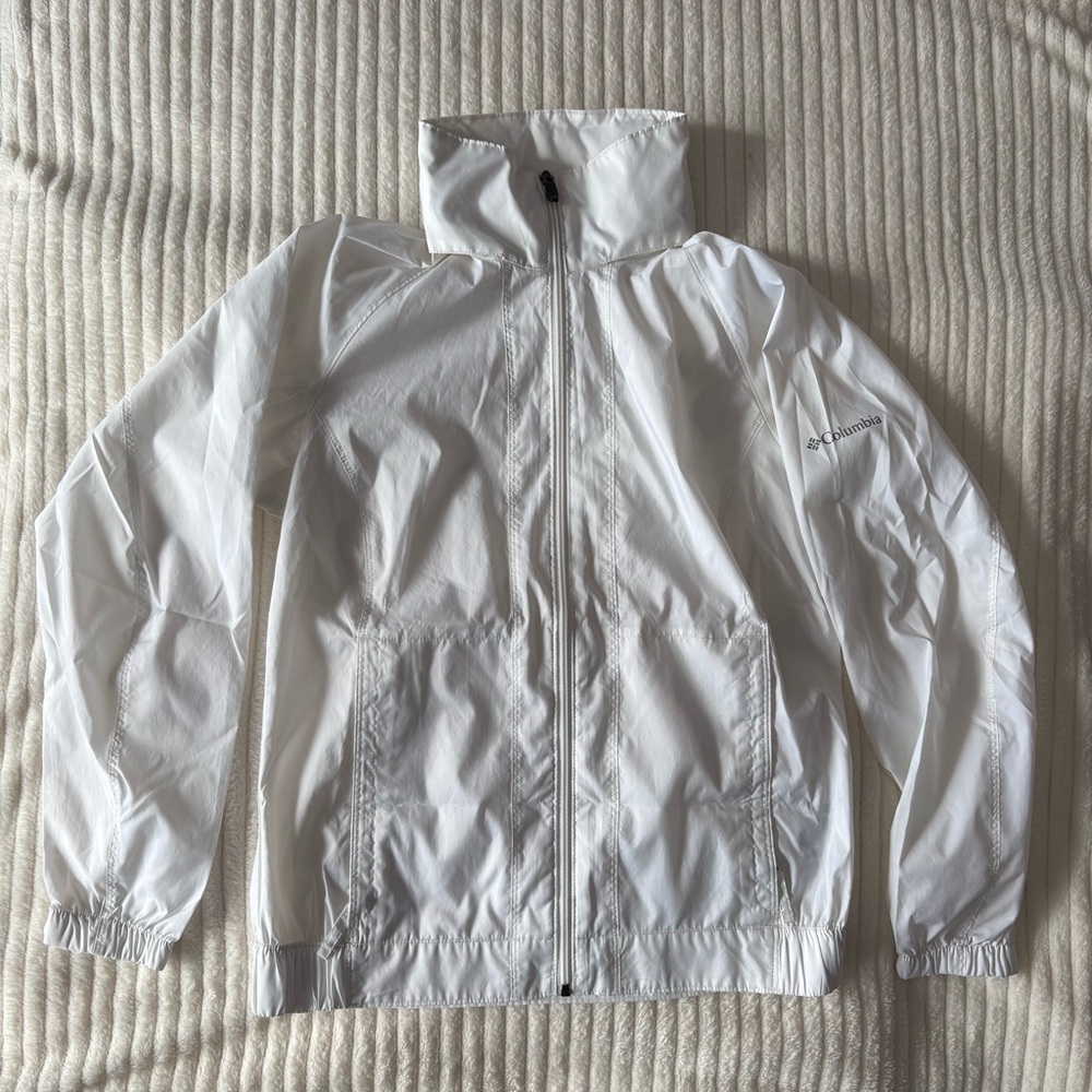 White lightweight Columbia full zip jacket